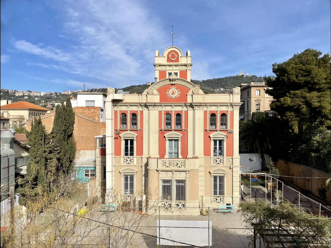 Carrer de l'Esperança 13 Primary campus building at Barcelona Montessori School