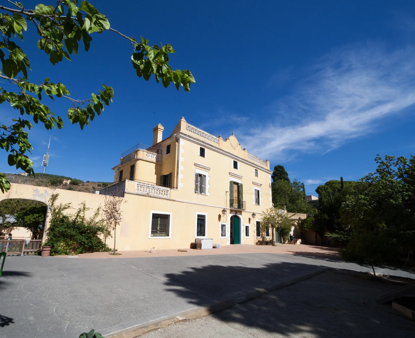 La fachada del edificio de Pomaret, sede de la escuela en Sarrià