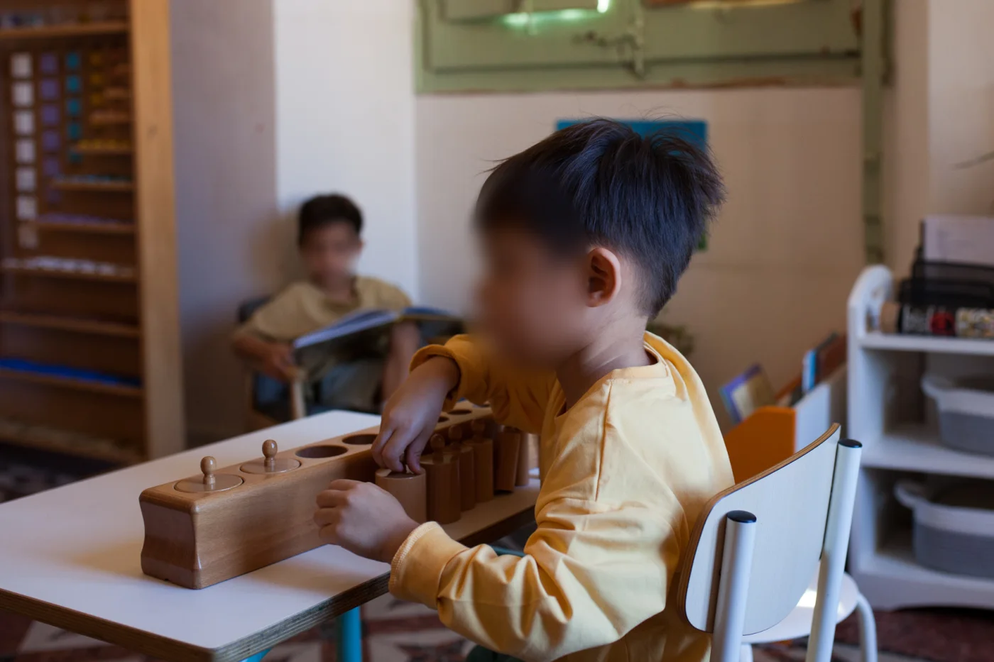A child working with the knobbed cylinders at Barcelona Montessori School